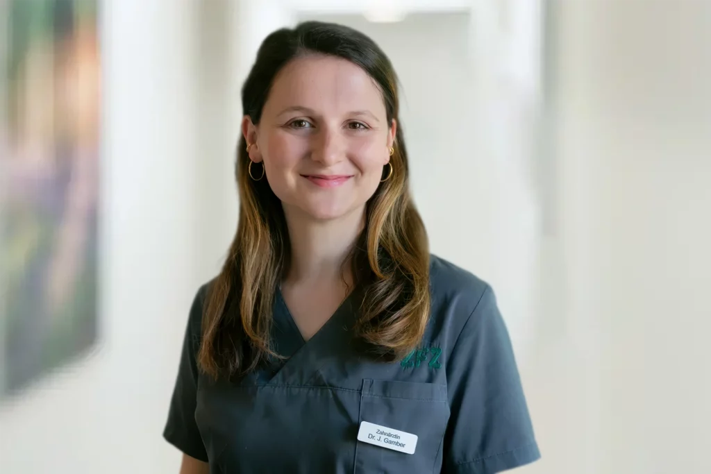 Dr. Julia Gamber – Zahnärztin bei DEIN DENTAL Brauweiler